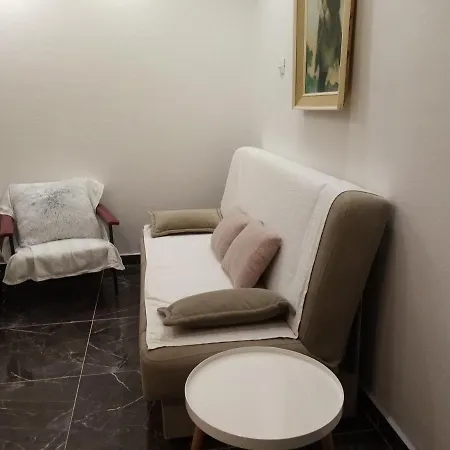 Spacious 3-Bedroom Apartment-Free Parking- Split * 스플리트