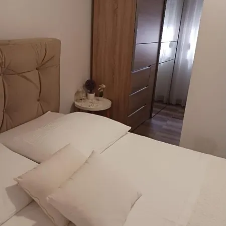 Spacious 3-Bedroom Apartment-Free Parking- Split 아파트 스플리트