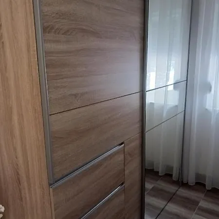 아파트 Spacious 3-Bedroom Apartment-Free Parking- Split 스플리트